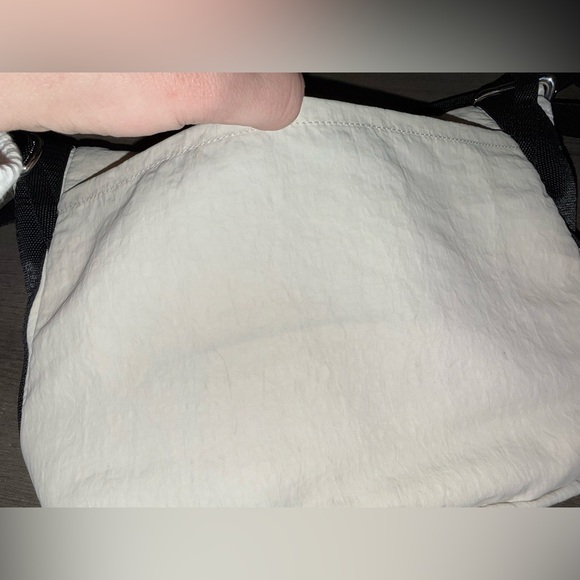 Lululemon clean lines crossbody purse - Picture 4 of 16